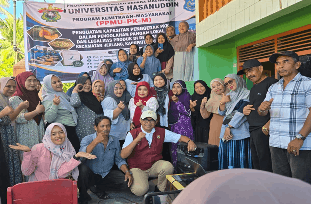 Unhas Dorong PKK Desa Pataro Bulukumba Kembangkan Biskuit Biji Labu Kuning
